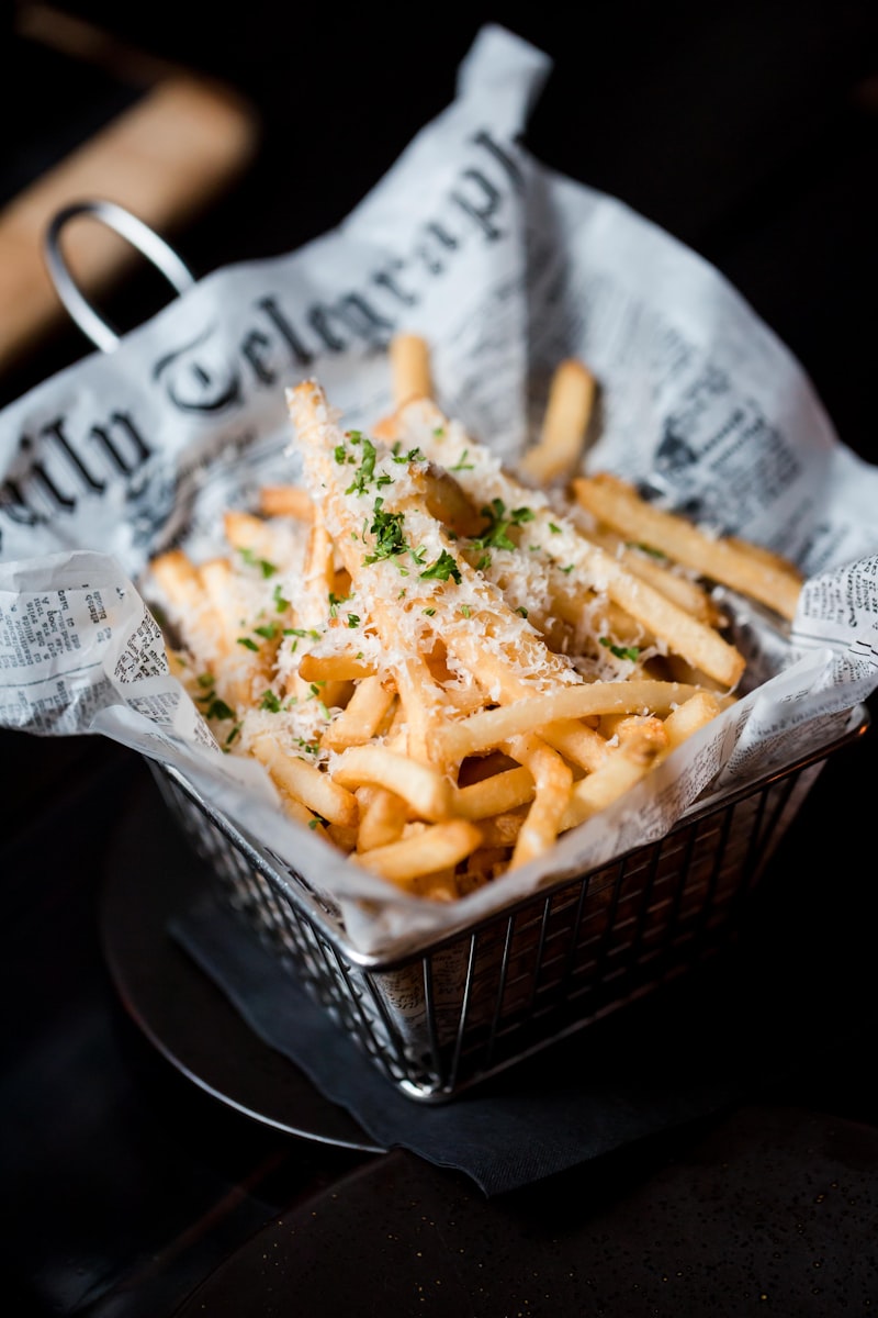 Papas fritas con cheddar y bacon
